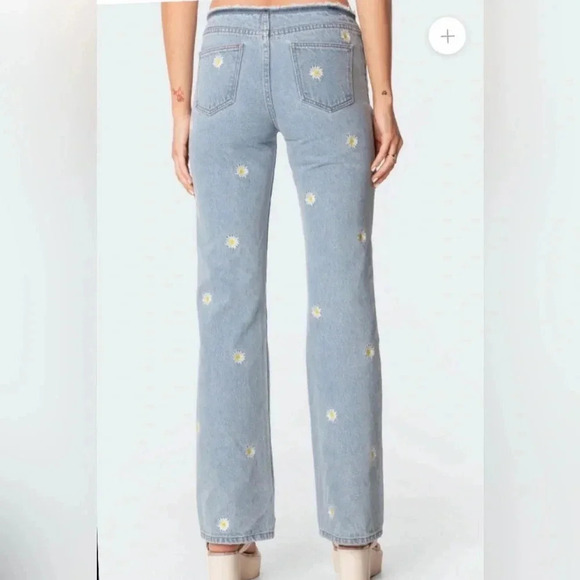 Edikted Low Rise Jeans with embroidered daisies - Picture 2 of 10